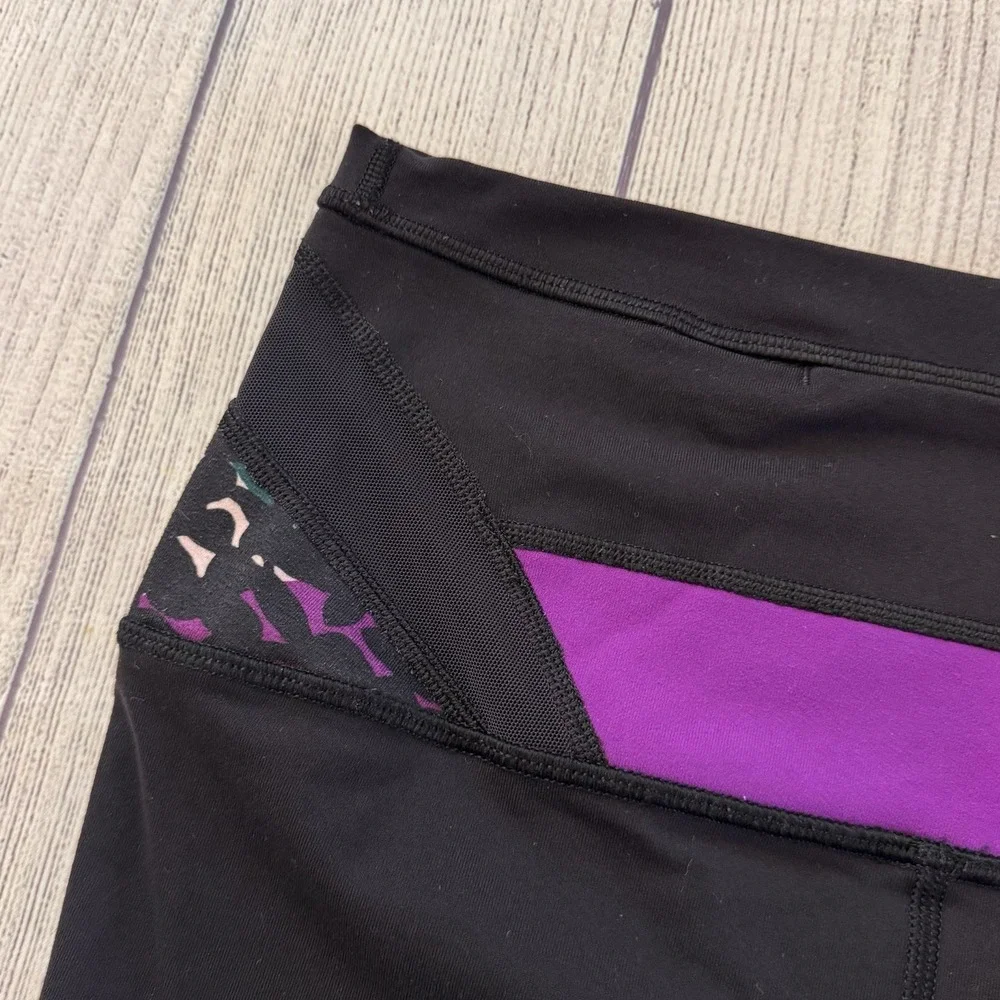 Lululemon Boogie Short Roll Down Black Violet Women's Size 6 Activewear Yoga